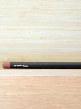 BRAND NEW - MAC Lip Pencil Boldly Bare Nude Pink Beige Lip Liner 1.45g